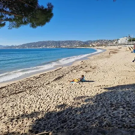 Cozy 1 Bedroom With A Seaview, Ac, Pool And Parking