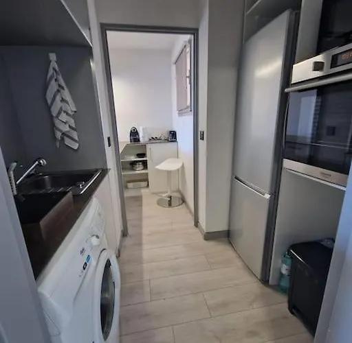 Cozy 1 Bedroom With A Seaview, Ac, Pool And Parking * Antibes