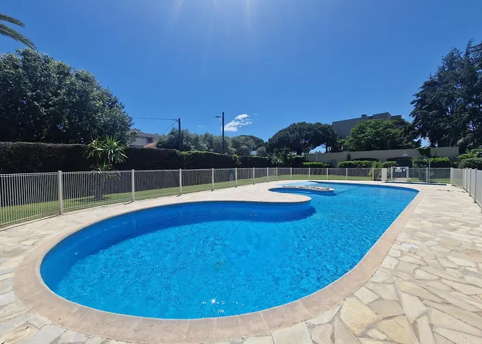 Cozy 1 Bedroom With A Seaview, Ac, Pool And Parking Apartment