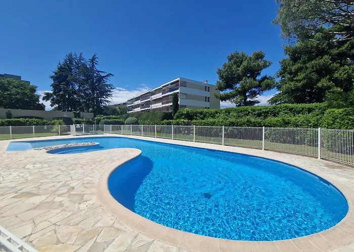 Apartment Cozy 1 Bedroom With A Seaview, Ac, Pool And Parking