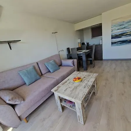 Cozy 1 Bedroom With A Seaview, Ac, Pool And Parking 아파트 *