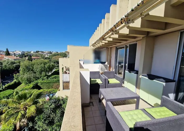 Cozy 1 Bedroom With A Seaview, Ac, Pool And Parking *