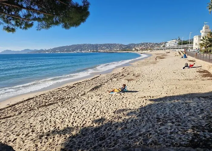 Cozy 1 Bedroom With A Seaview, Ac, Pool And Parking