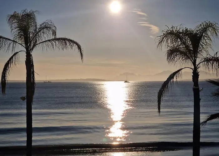 Cozy 1 Bedroom With A Seaview, Ac, Pool And Parking