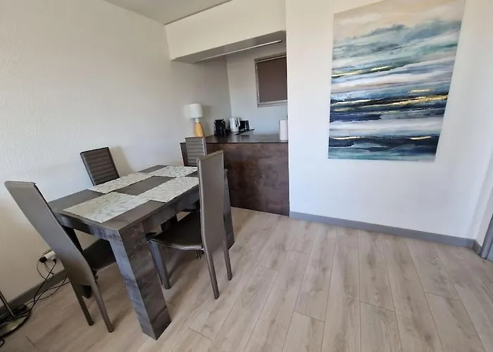 公寓 Cozy 1 Bedroom With A Seaview, Ac, Pool And Parking