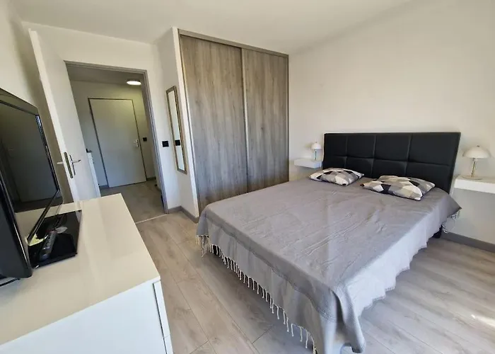 Cozy 1 Bedroom With A Seaview, Ac, Pool And Parking 公寓 *